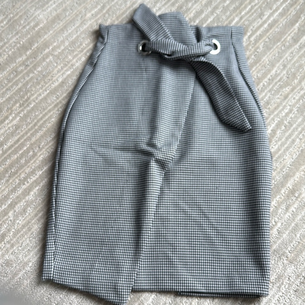 H&M houndstooth print pencil  skirt size 6 NWT